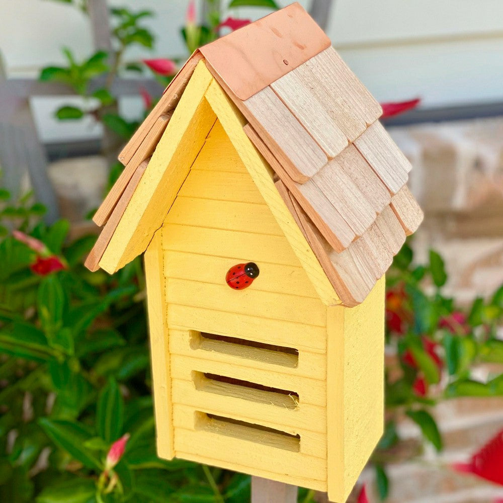 Plow & Hearth Ladybug House with Mounting Pole