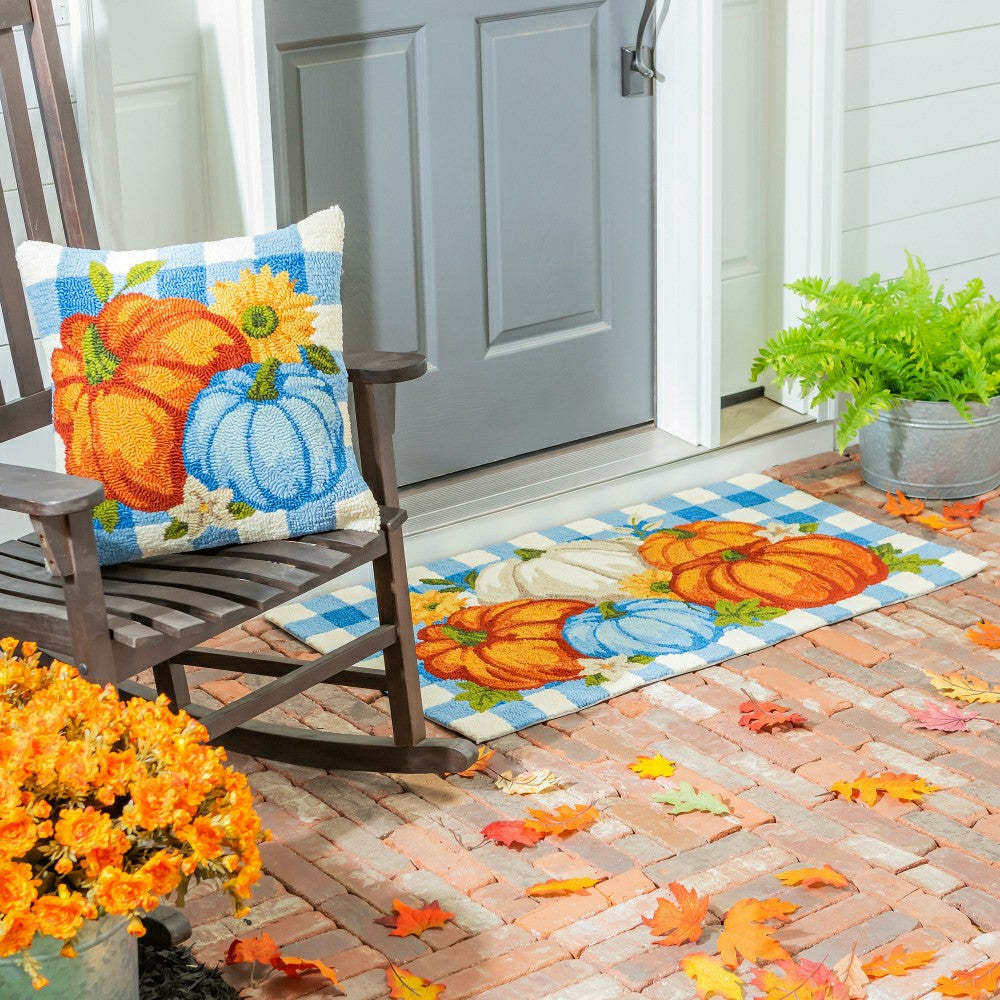 Plow & Hearth Indoor/Outdoor Pumpkin Patch Hooked Polypropylene Throw Pillow 18"x18"
