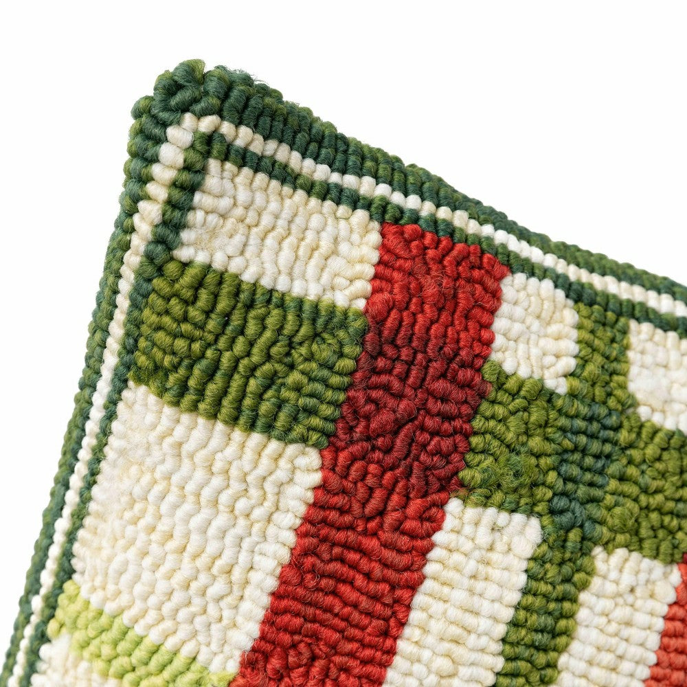 Plow & Hearth Indoor/Outdoor Plaid Hooked Polypropylene Throw Pillow 18"x18"