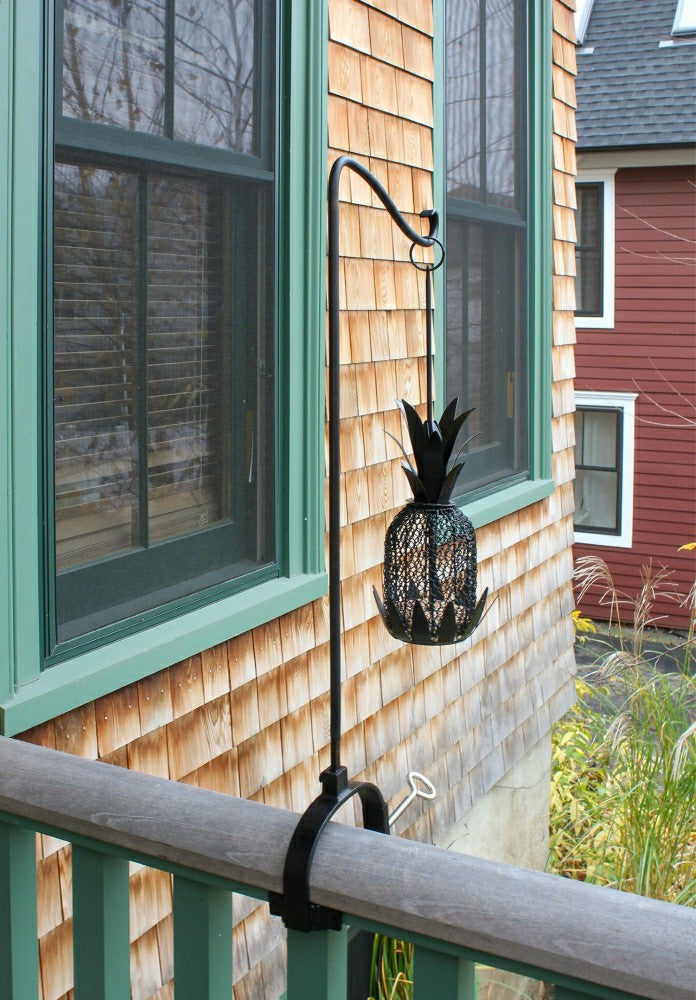 Plow & Hearth Pineapple Bird Feeder