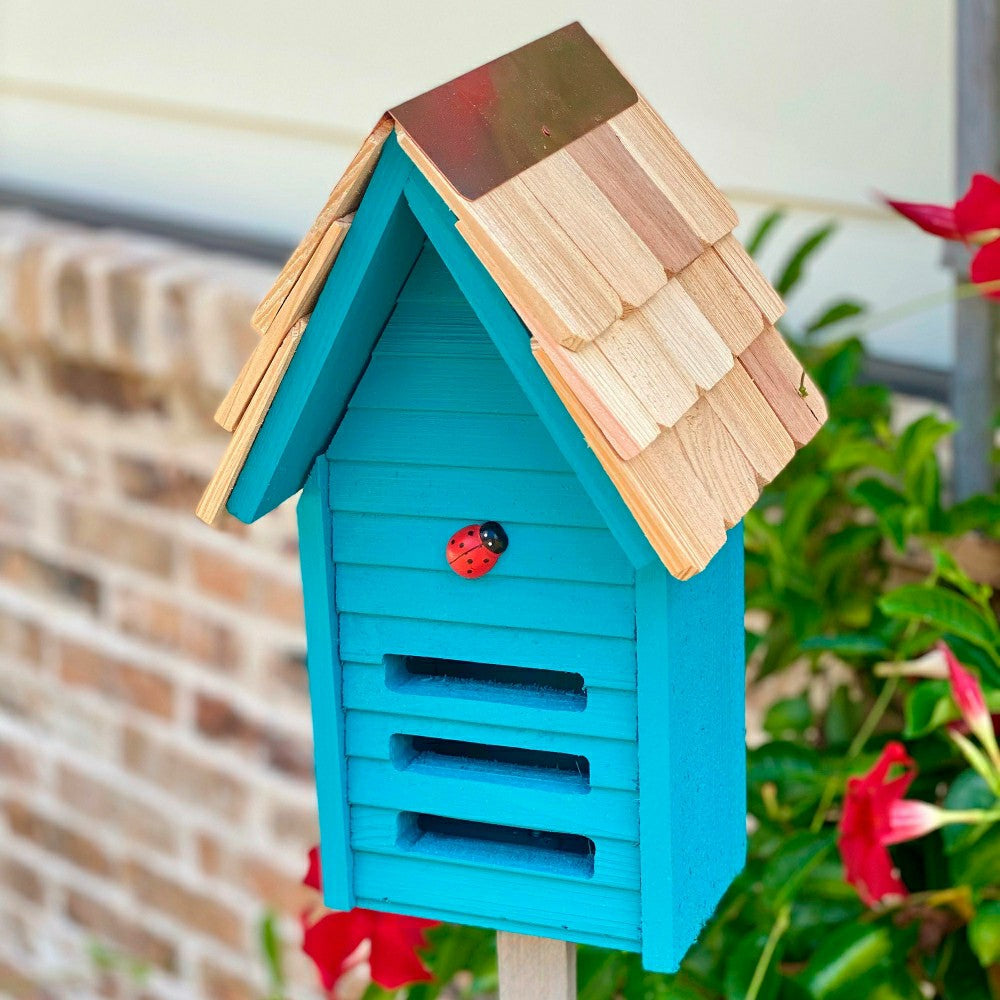 Plow & Hearth Ladybug House with Mounting Pole