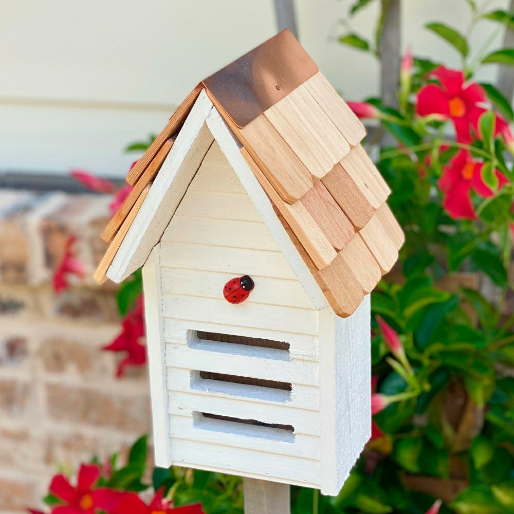 Plow & Hearth Ladybug House with Mounting Pole