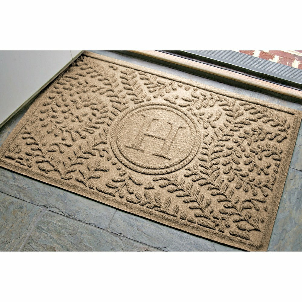Plow & Hearth Boxwood Monogram Indoor/Outdoor Door Mat, 2'x3'