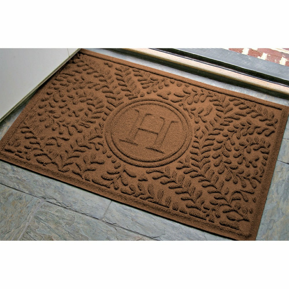 Plow & Hearth Boxwood Monogram Indoor/Outdoor Door Mat, 2'x3'