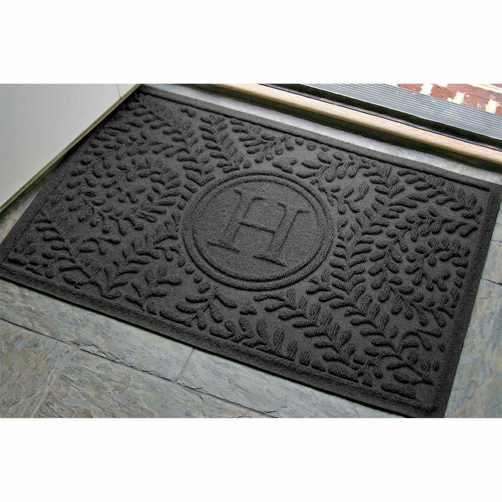 Plow & Hearth Boxwood Monogram Indoor/Outdoor Door Mat, 2'x3'