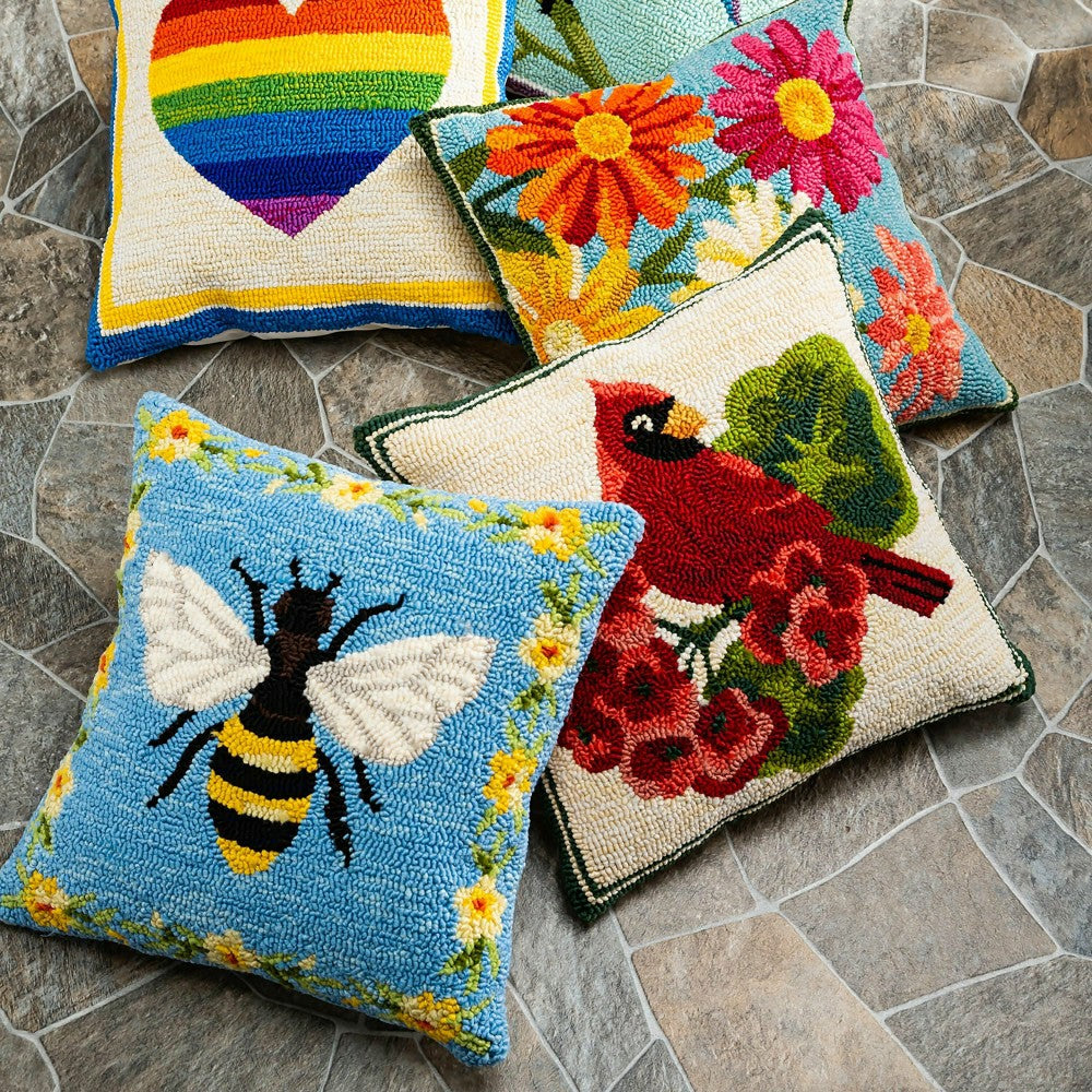 Plow & Hearth Indoor/Outdoor Bee Hooked Polypropylene Throw Pillow