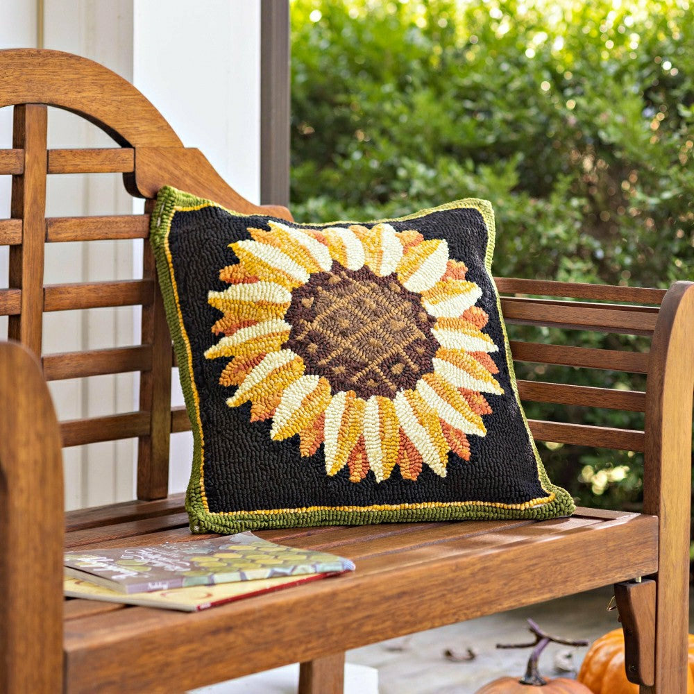 Plow & Hearth Indoor/Outdoor Sunflower Fields Hand-Hooked Polypropylene Throw Pillow