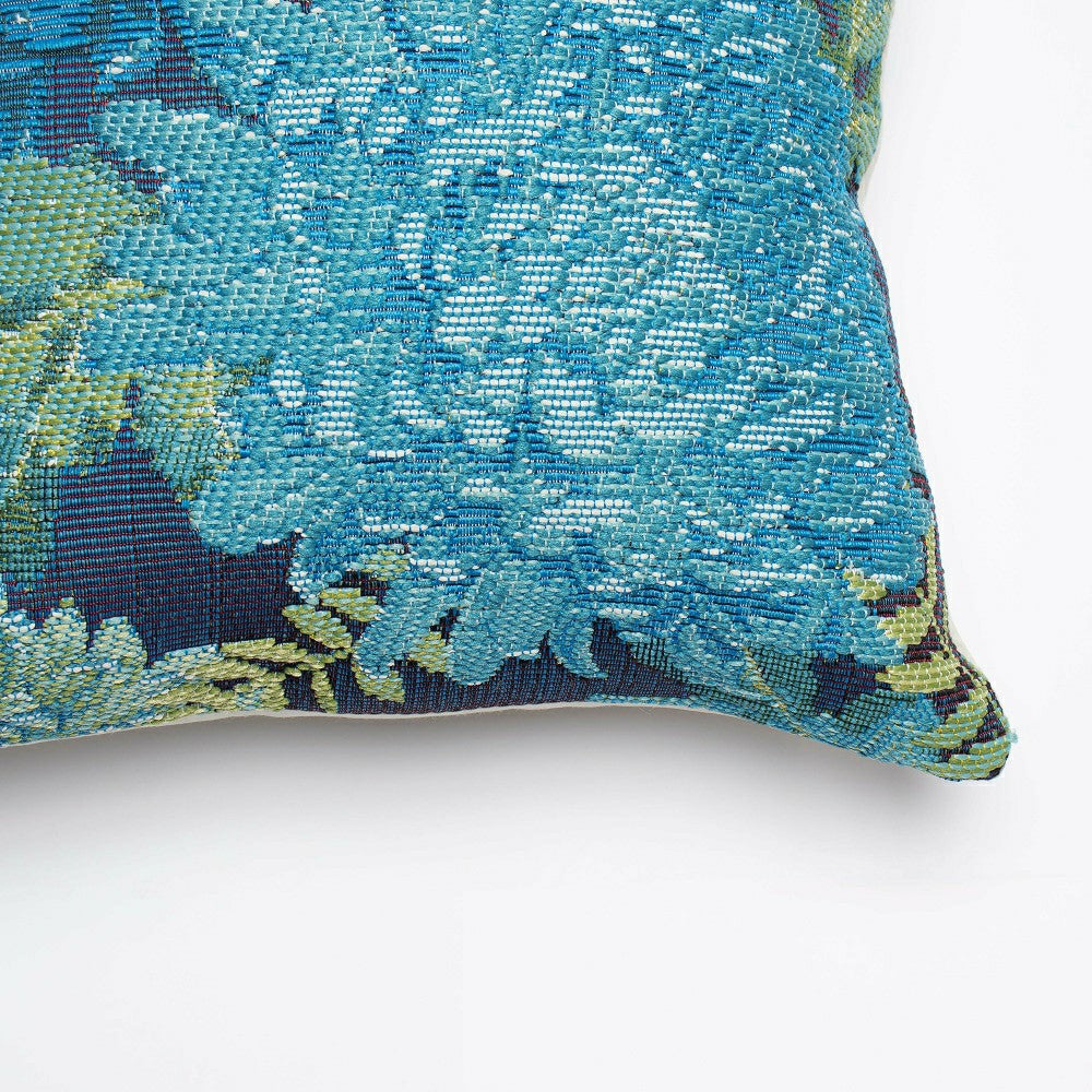 Plow & Hearth Indoor/Outdoor Chrysanthemum Polypropylene Throw Pillow