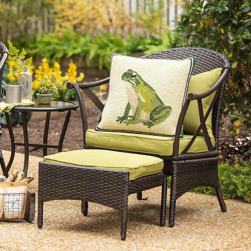 Plow & Hearth Indoor/Outdoor Frog Hooked Throw Pillow 18"x18"