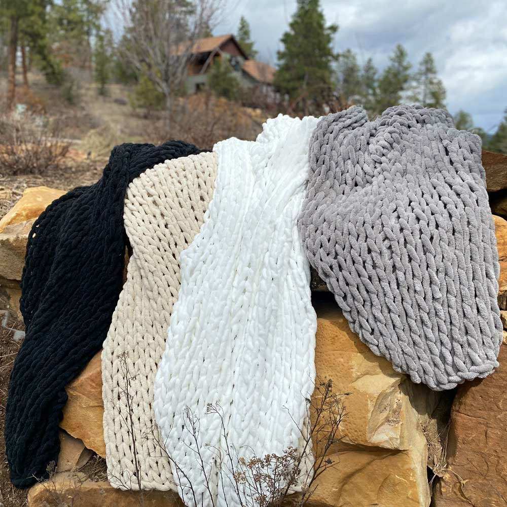 Plow & Hearth Infinite Chunky Knit Blanket, Minky, 43” x 70”, Blanc