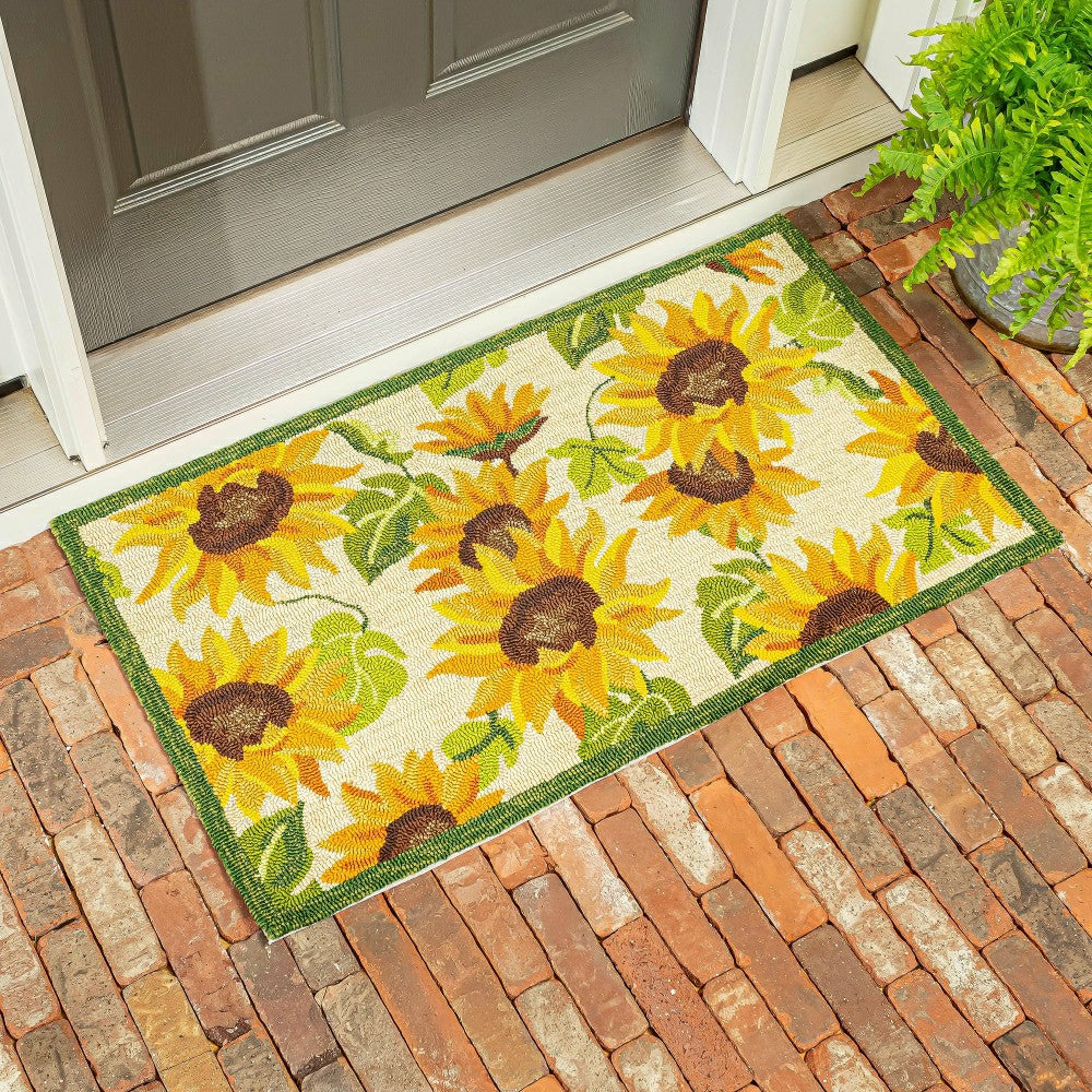 Plow & Hearth Indoor/Outdoor Sunflower Hooked Polypropylene Accent Rug 24"x42"