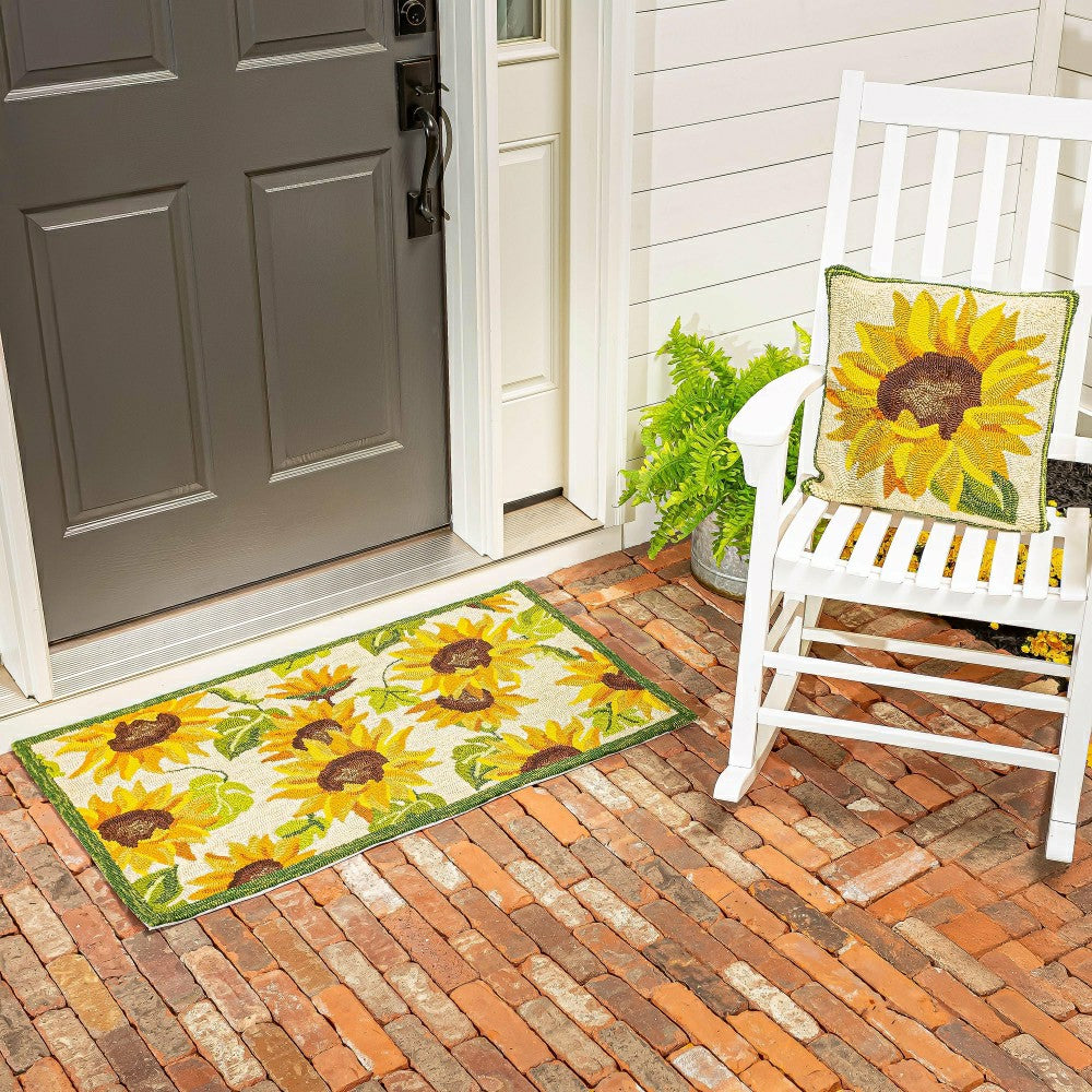 Plow & Hearth Indoor/Outdoor Sunflower Hooked Polypropylene Accent Rug 24"x42"