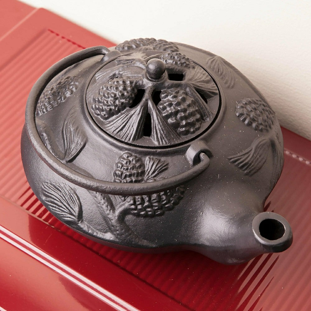 Plow & Hearth Iron Pine Cone Steamer