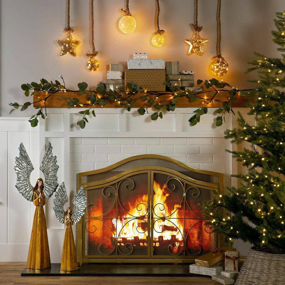 Plow & Hearth Indoor/Outdoor Battery-Operated Lighted Eucalyptus Garland