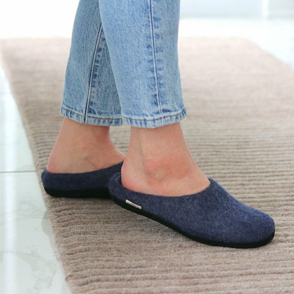 Plow & Hearth Womens Astoria Noir Wool House Slippers