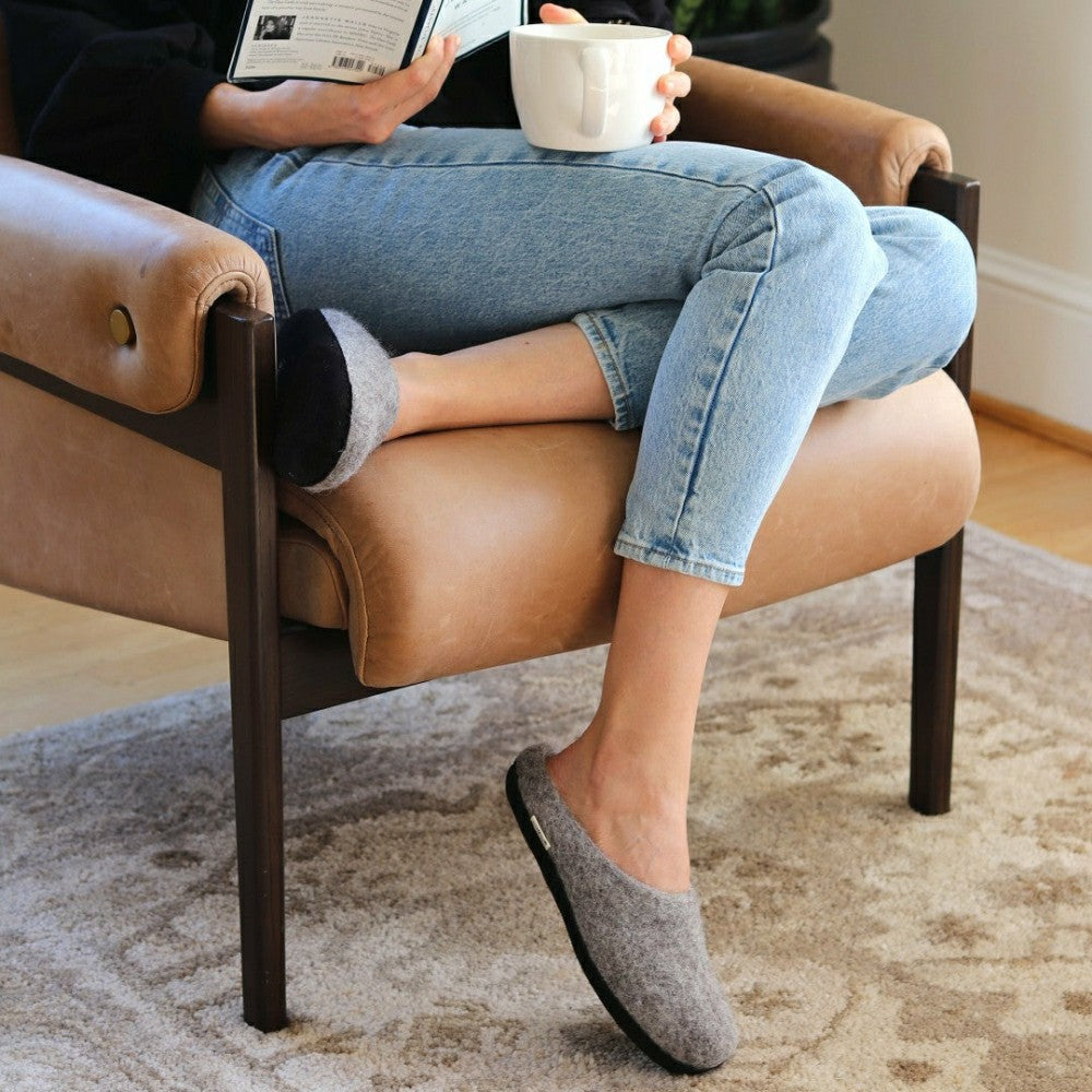 Plow & Hearth Womens Astoria Noir Wool House Slippers