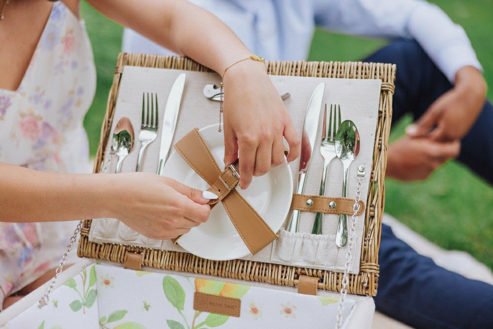 Plow & Hearth Lemongrove Picnic Basket for 2 - Bees & Lemons