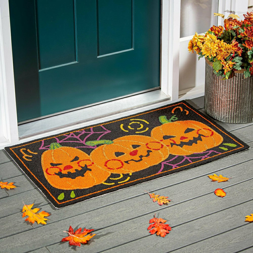 Plow & Hearth Indoor/Outdoor Jack O'Lantern Pumpkin Hooked Polypropylene Accent Rug