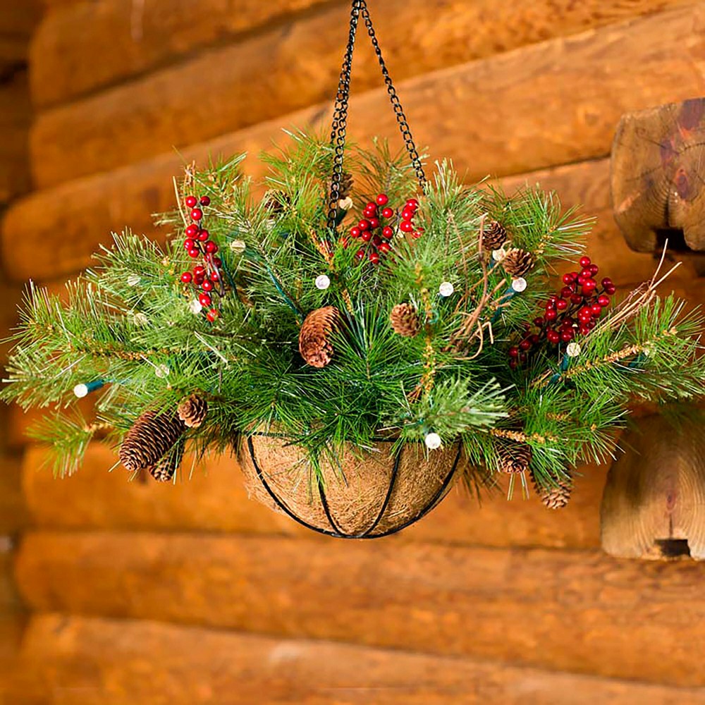 Plow & Hearth Holiday Hanging Basket
