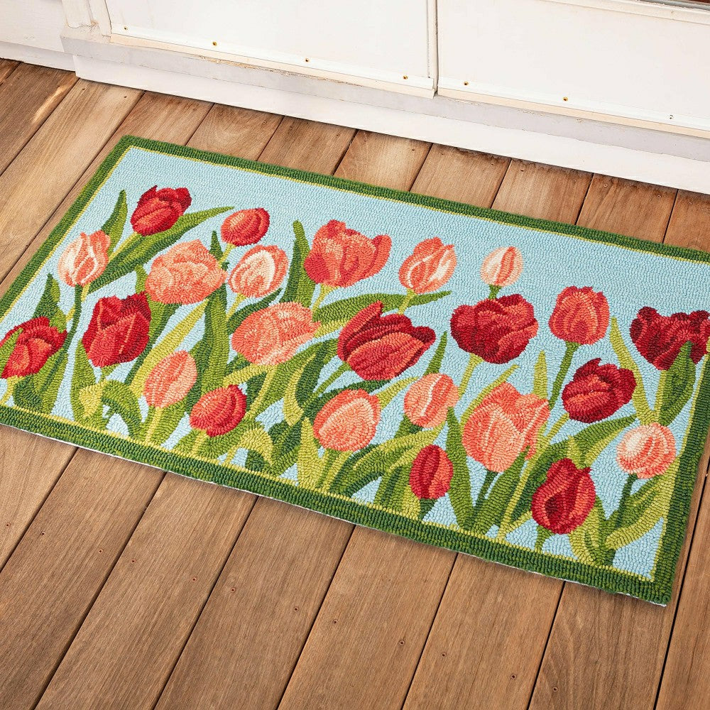 Plow & Hearth Indoor/Outdoor Pink Tulips Hooked Polypropylene Accent Rug