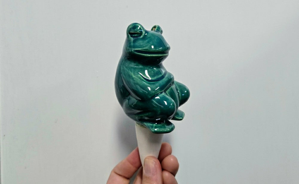 Plow & Hearth Chill Frog Watering Spike