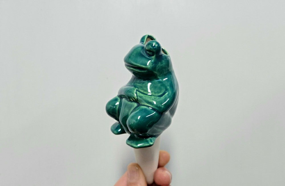 Plow & Hearth Chill Frog Watering Spike