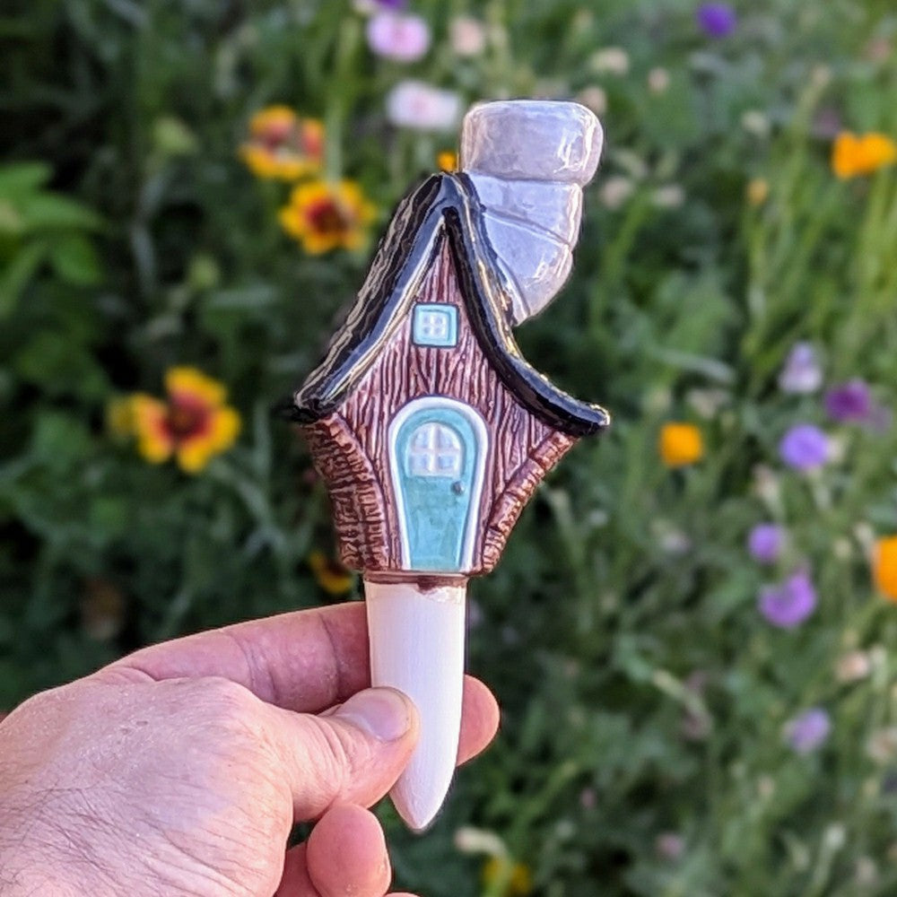 Plow & Hearth Little Wood Cabin Plant Watering Spike