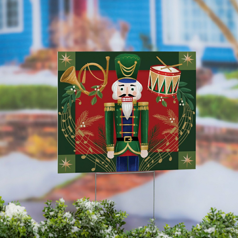 Plow & Hearth Nutcracker COROPLAST Yard Sign,24"x18"