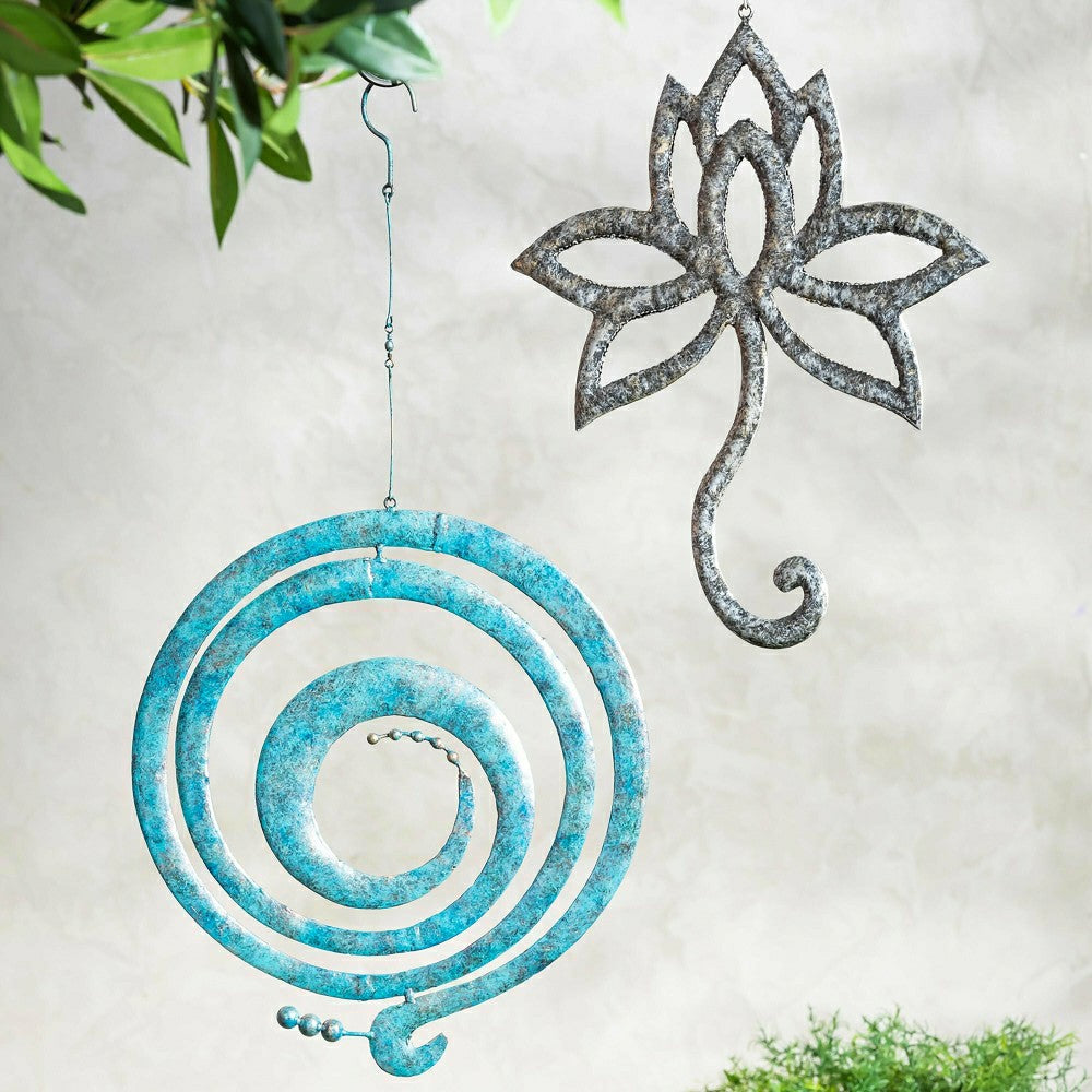 Plow & Hearth Distressed Blue Circle Metal Hanging Décor