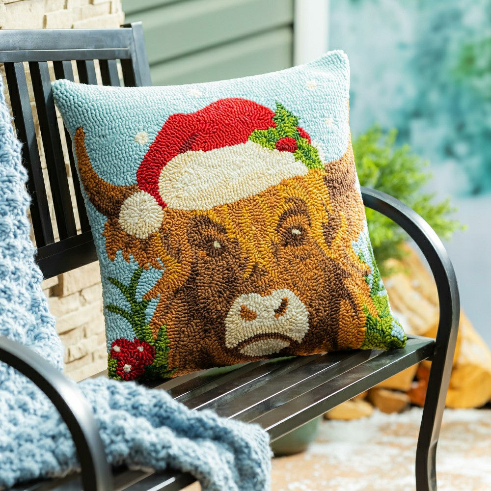 Plow & Hearth Indoor/Outdoor Hooked Pillow Highland Cow Polypropylene, 18"x18"