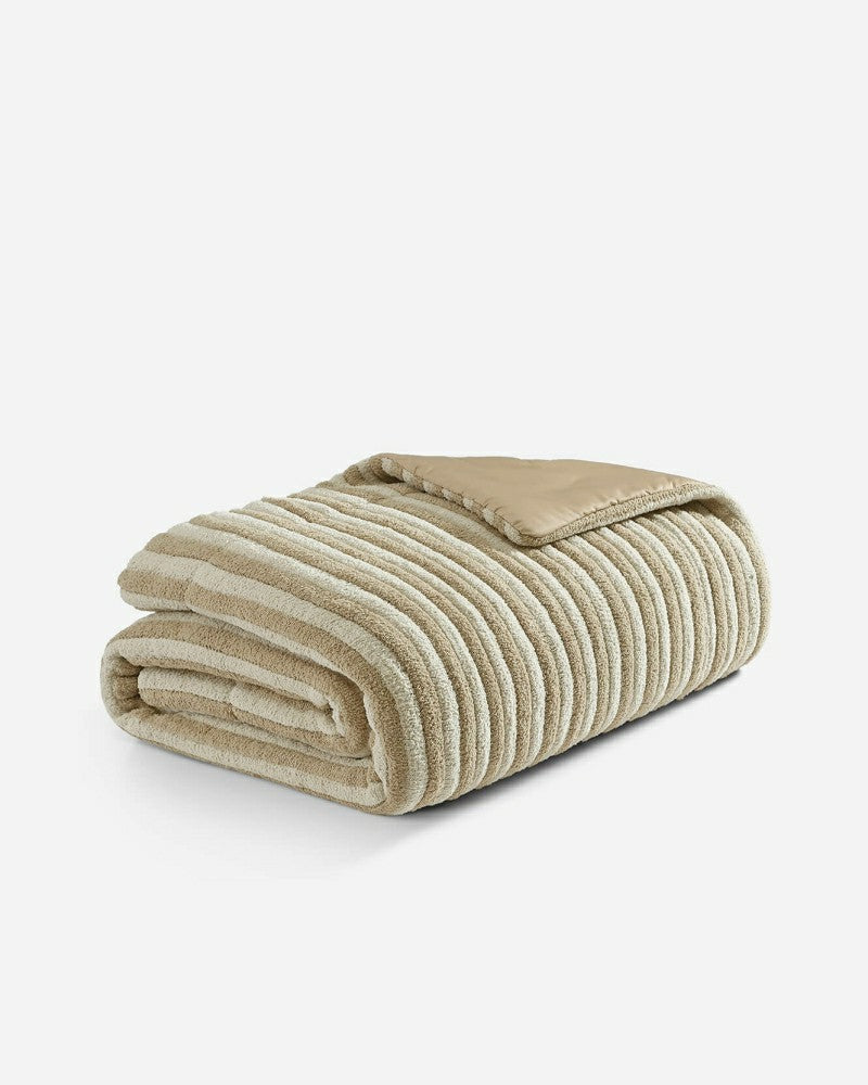 Plow & Hearth Snug Piped Comforter