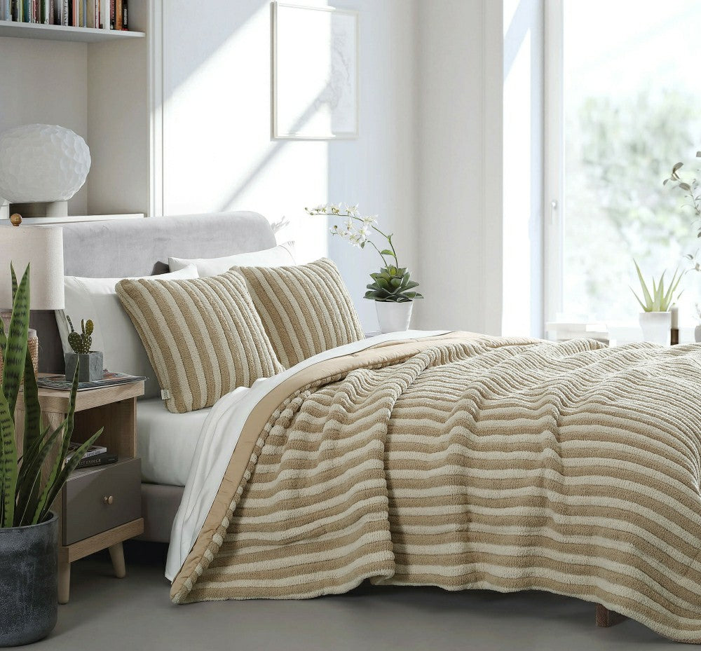 Plow & Hearth Snug Piped Comforter