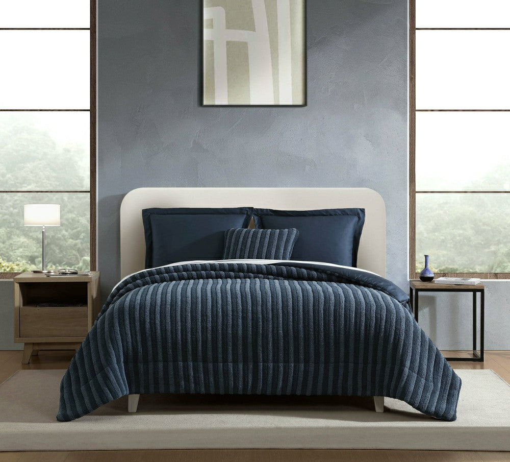 Plow & Hearth Snug Piped Comforter