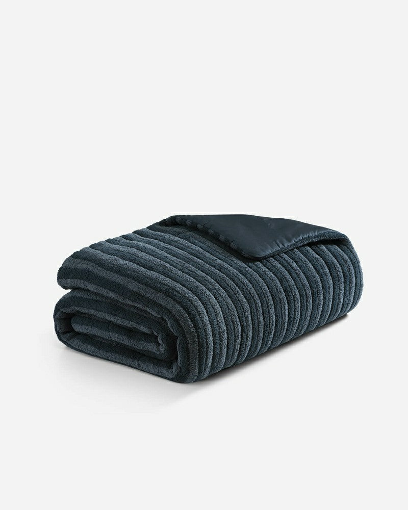 Plow & Hearth Snug Piped Comforter