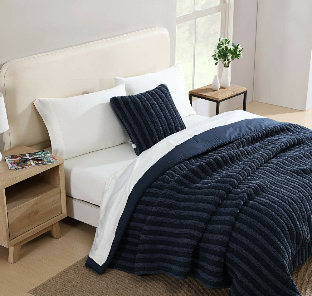 Plow & Hearth Snug Piped Comforter