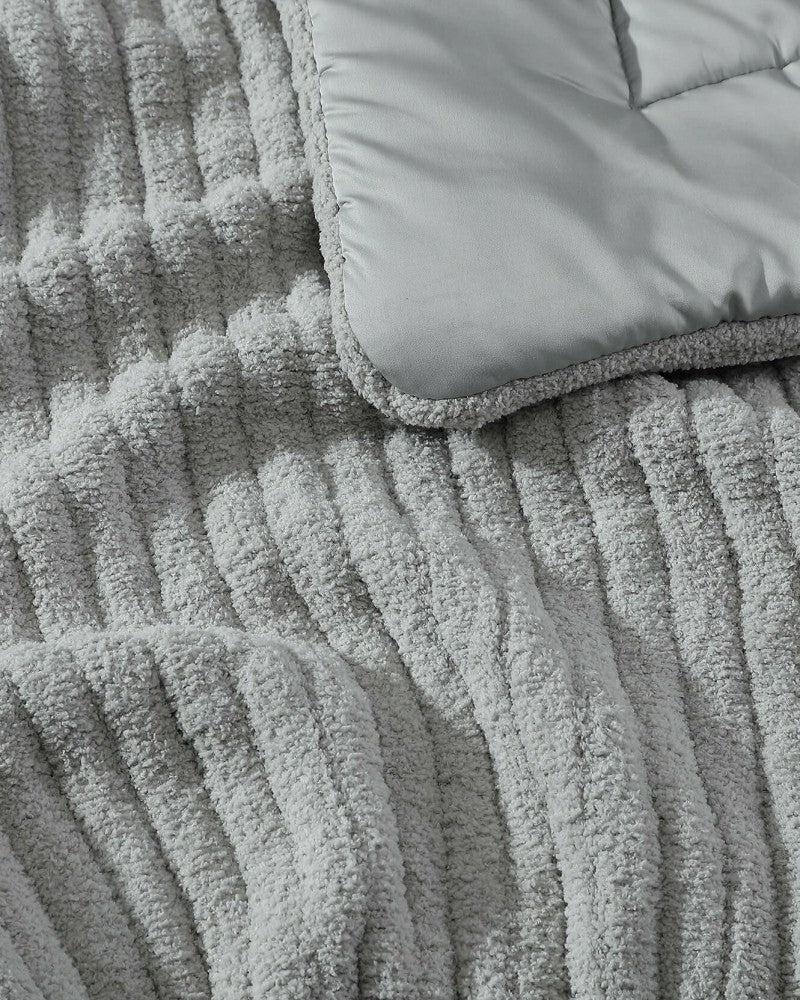Plow & Hearth Snug Piped Comforter