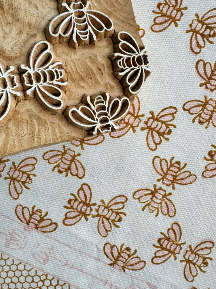 Plow & Hearth Honeybee Table Throw