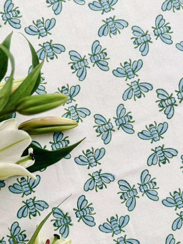 Plow & Hearth Honeybee Table Throw