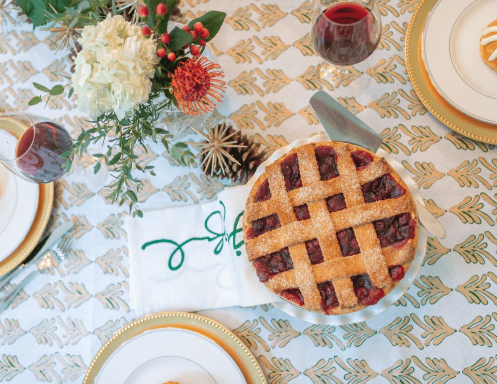 Plow & Hearth Evergreen & Gold Palmetto Tablecloth