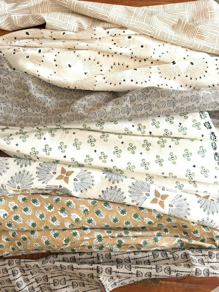 Plow & Hearth Table Throw (Ivory) - Poinsettia - Midnight, Chai, & Sage