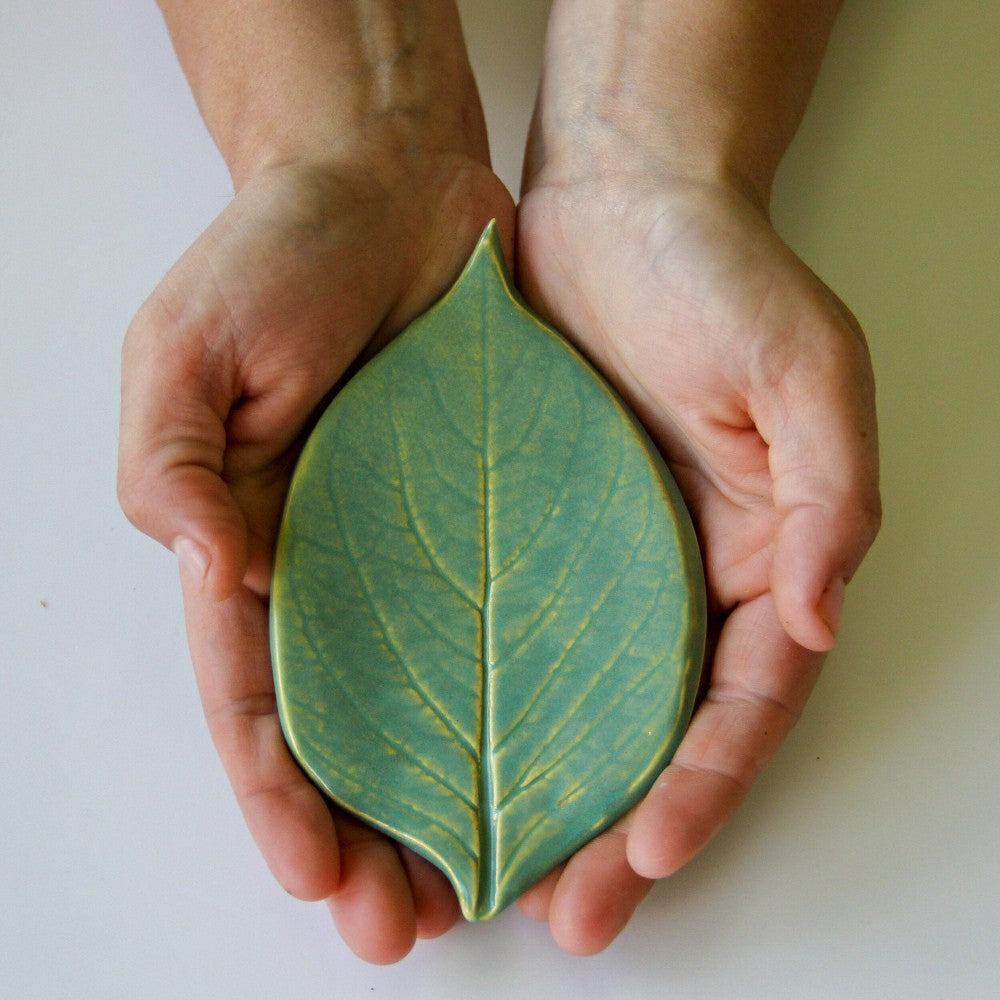 Plow & Hearth Small Leaf Dish