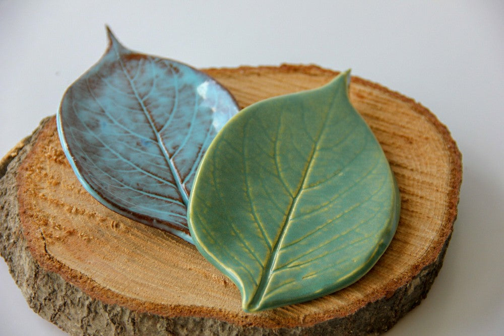 Plow & Hearth Small Leaf Dish