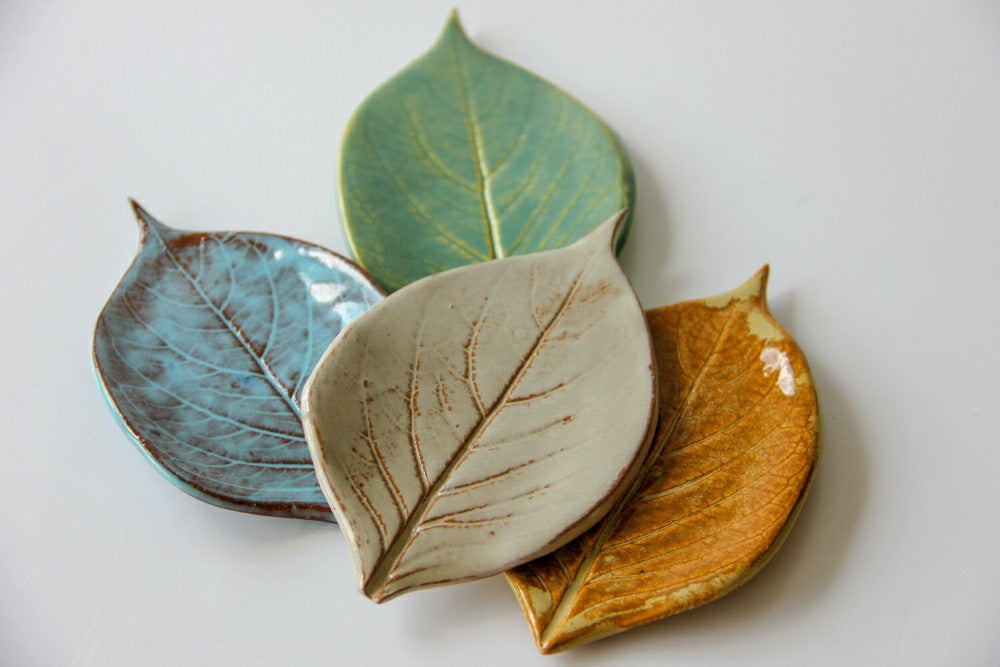 Plow & Hearth Small Leaf Dish