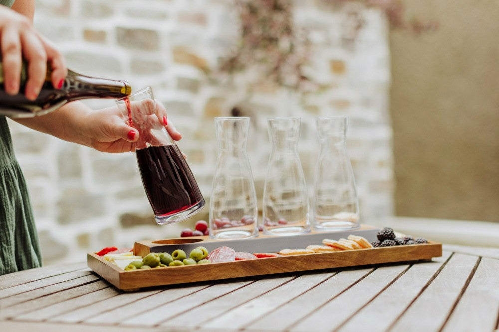 Plow & Hearth Cava Wine Tasting Kit with 4 Glass Carafes