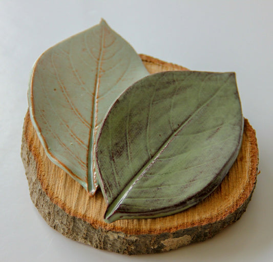 Plow & Hearth Large Leaf Dish