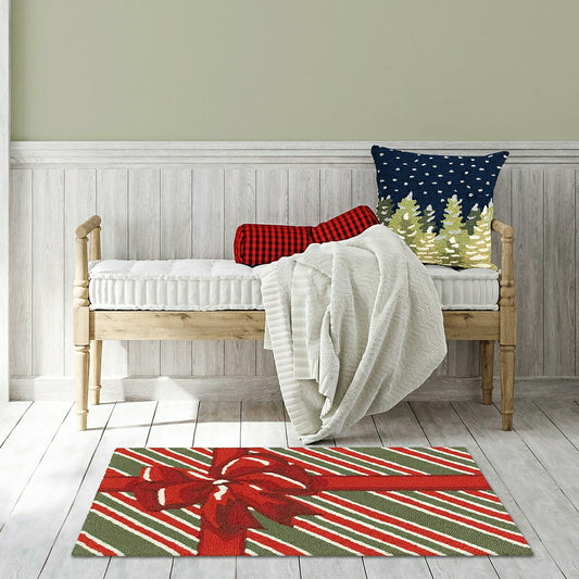 Plow & Hearth Indoor/Outdoor Hand-Hooked Christmas Gift Accent Rug, 30" x 48"