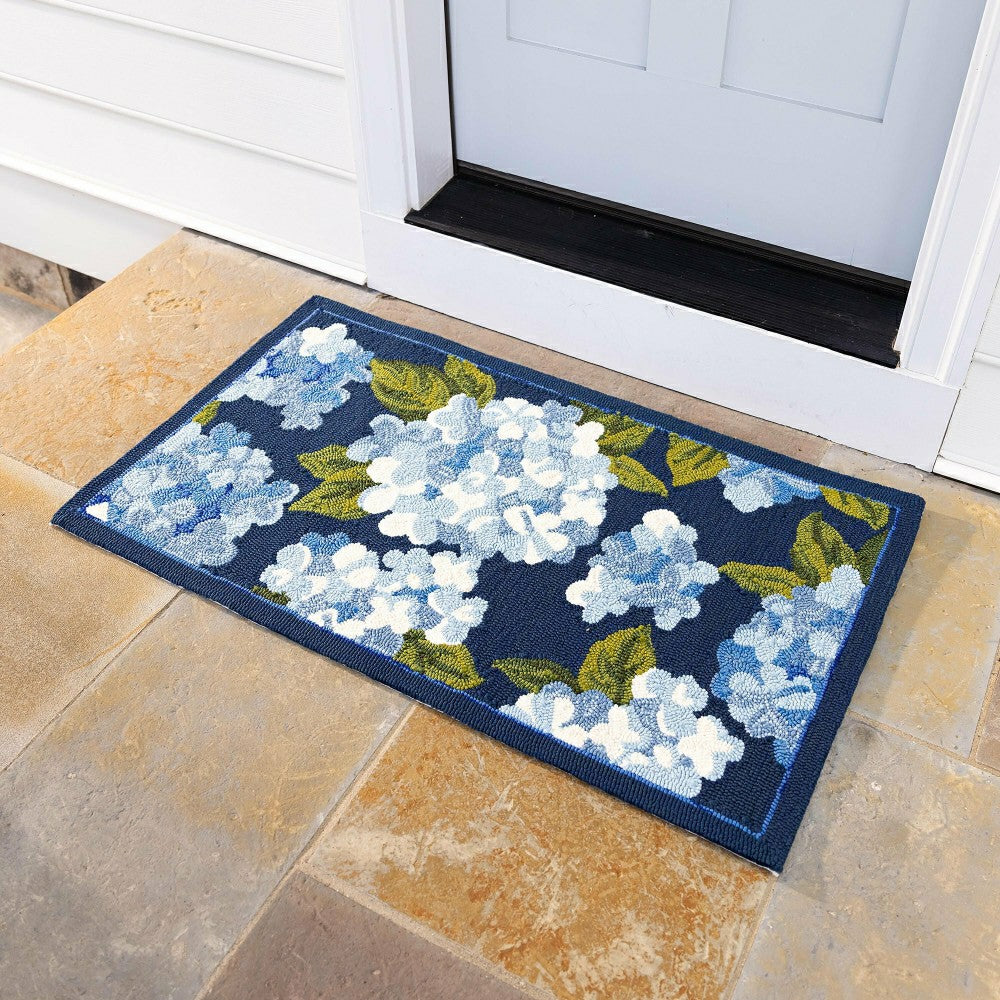 Plow & Hearth Hydrangeas Indoor/Outdoor Rug, 24" x 42"
