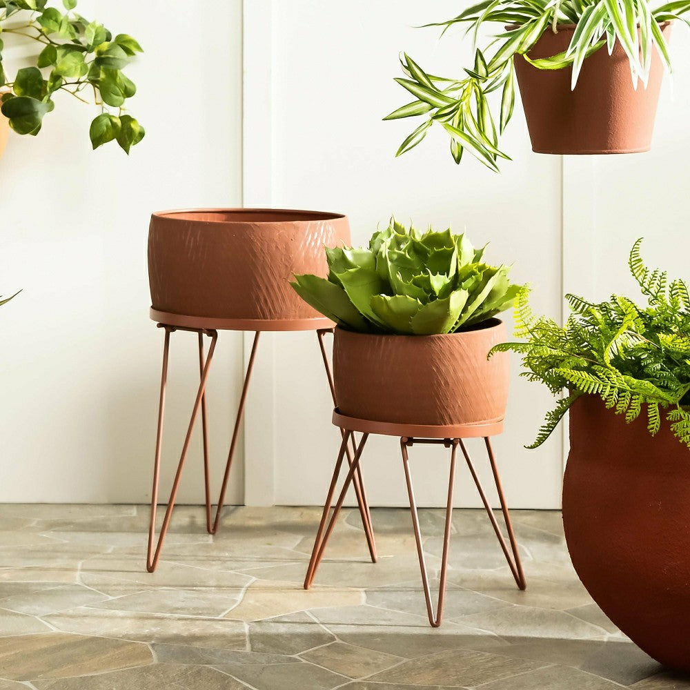 Plow & Hearth Indoor/Outdoor Planters with Legs with Terra Cotta Finish, Set of 2