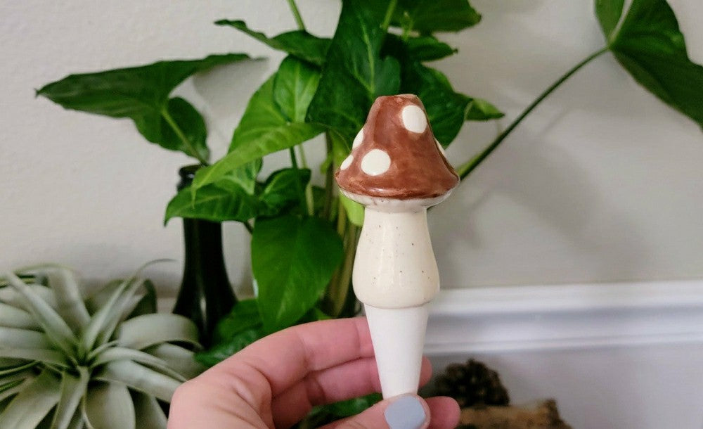 Plow & Hearth Small Toadstool Watering Spike
