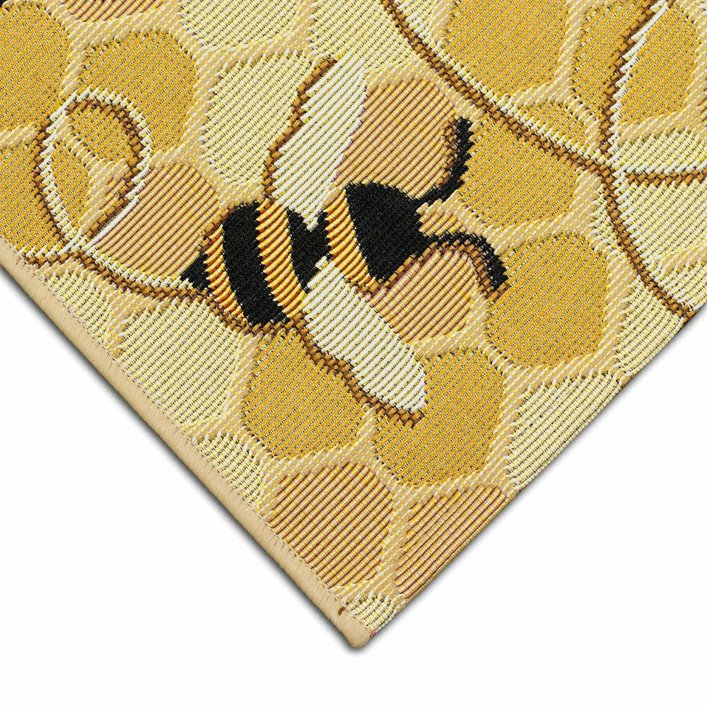 Plow & Hearth Esencia Bee Free Indoor/Outdoor Rug